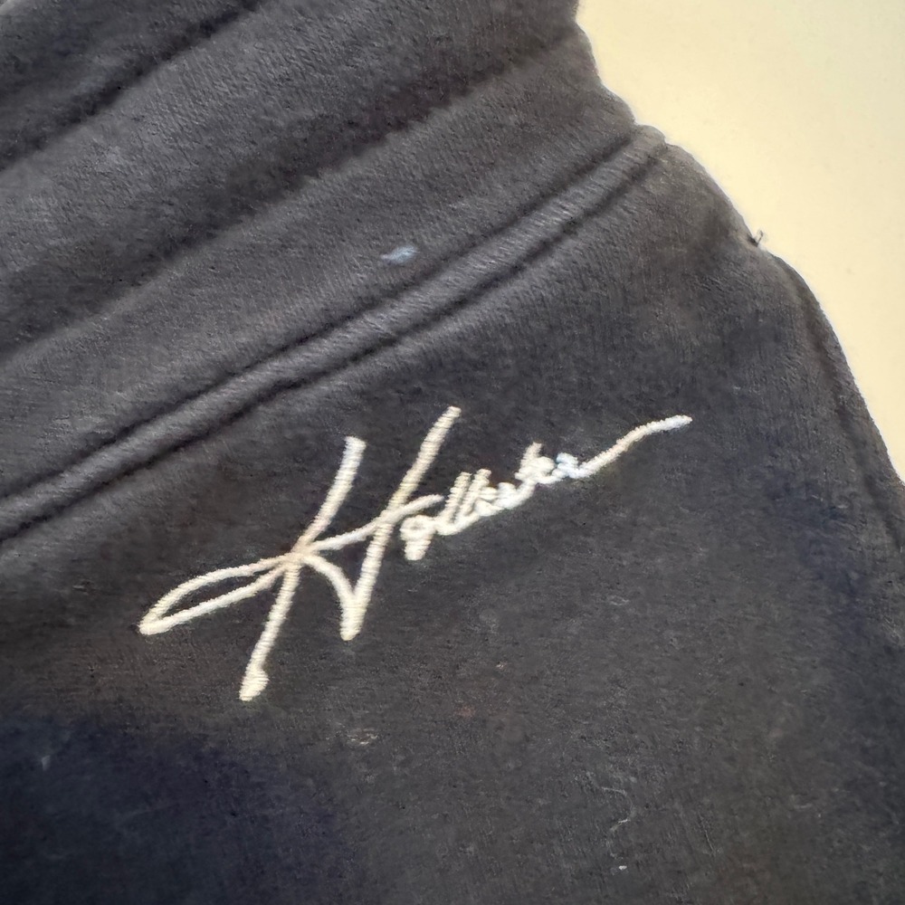 Hollister Womens Black Fleece Sweat Shorts Size M Embroidered Logo Raw Hem - Picture 3 of 5